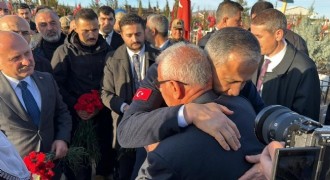 Yerlikaya, deprem şehitliğini ziyaret etti